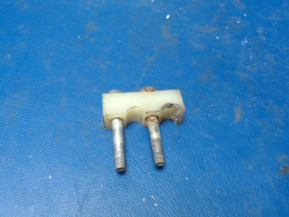 0713148-1 Cessna - CLAMP half with bolts as photographed